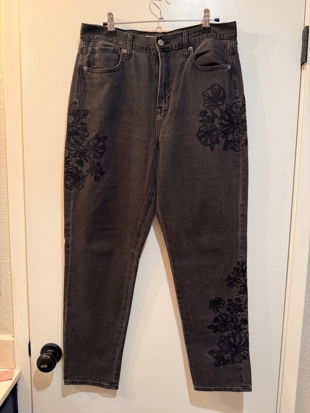 American Eagle Mom Jeans with Floral Embroidery - Size 10